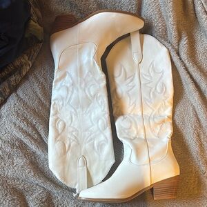 White Western-Style Women's Boots
